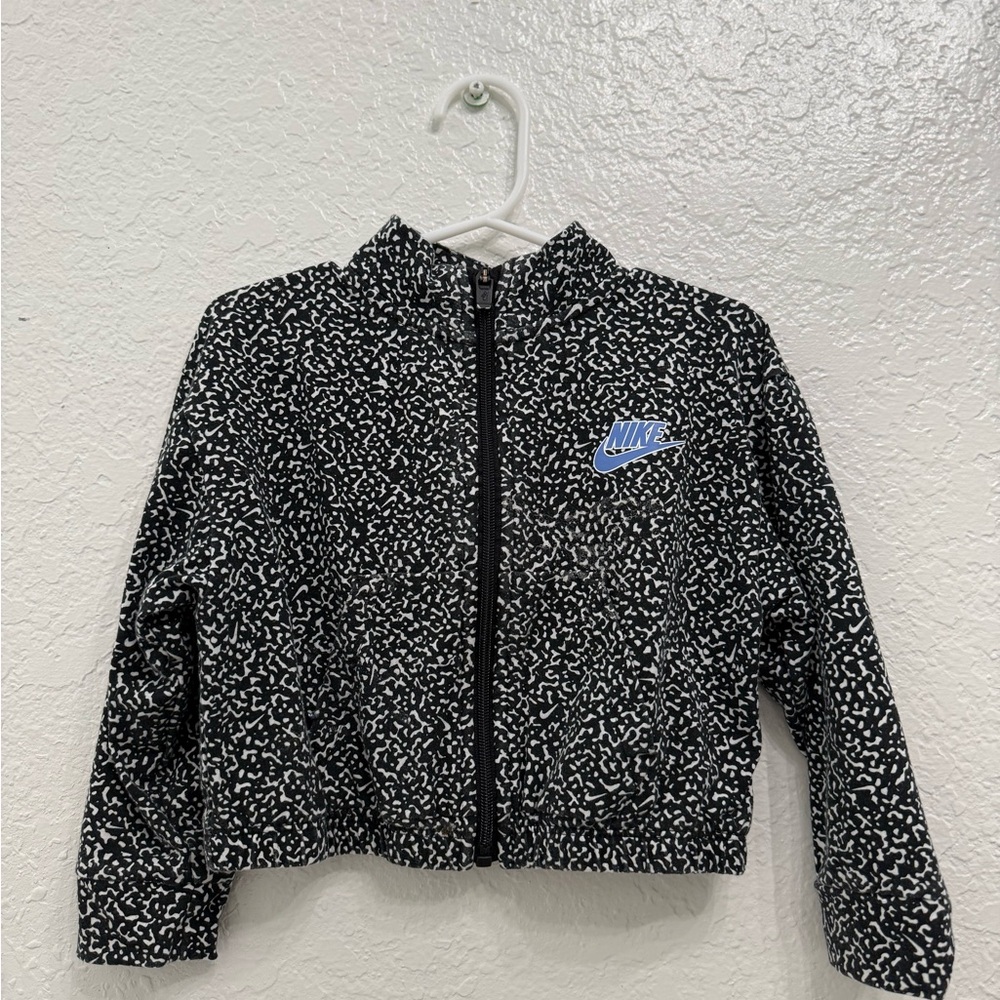 Nike Black and White Puffer Jacket with Hood